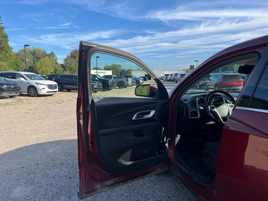 Used 2010 Cardinal Red Metallic Chevrolet LT w/1LT image 16