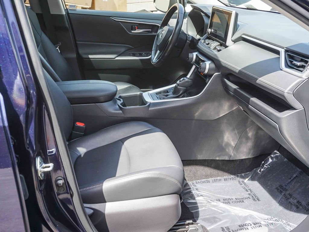 Used 2023  Toyota XLE Premium image 12