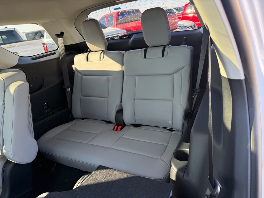 New 2026 Star White Metallic Tri-Coat Ford Active image 16