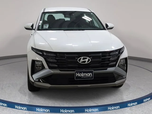 Used 2025 White Hyundai SE image 3