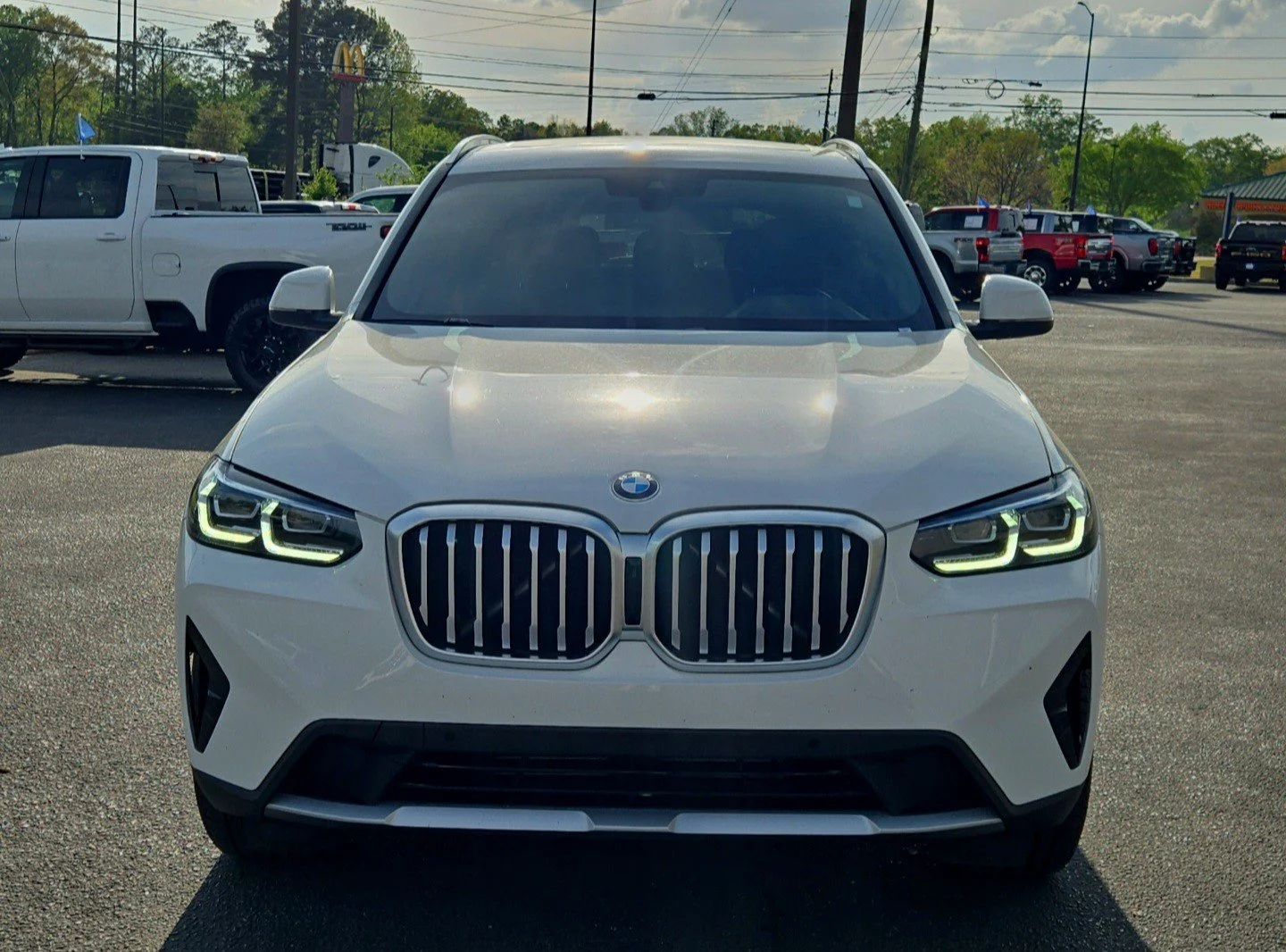 Used 2023 Alpine White BMW sDrive30i image 3