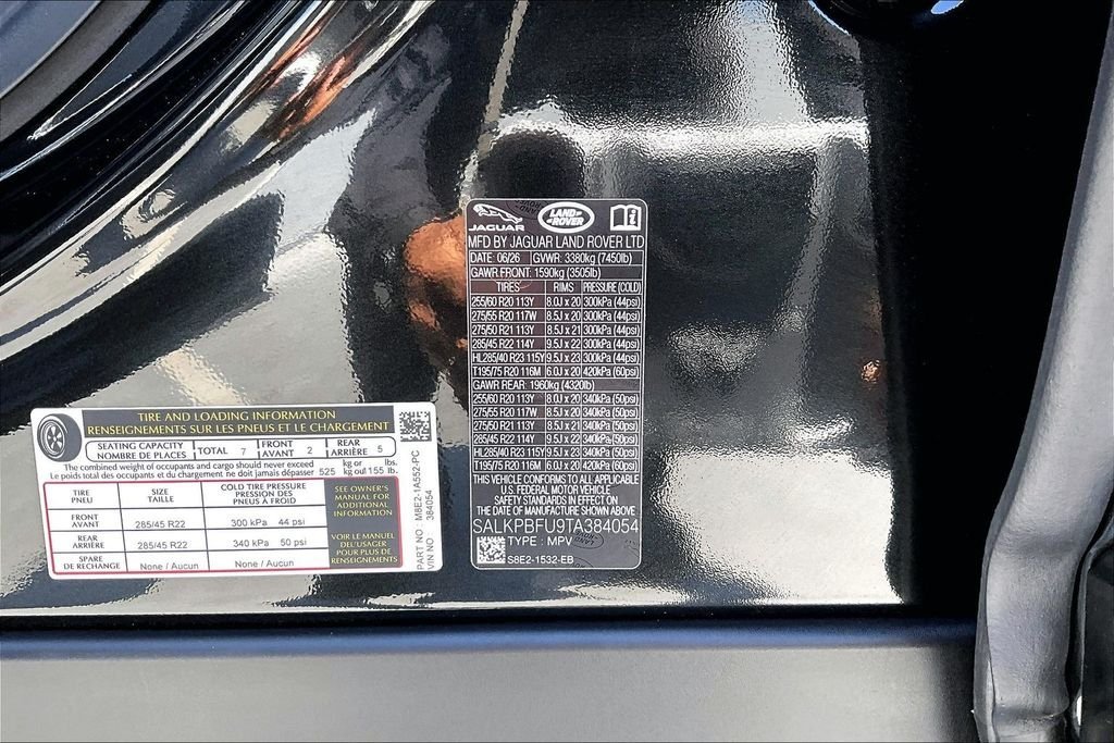 New 2026 Santorini Black LAND ROVER SE 7 Seats image 8