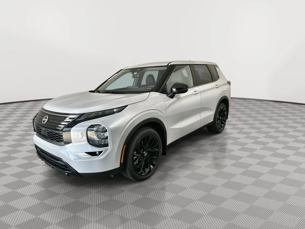 New 2026 White Nissan SL image 4
