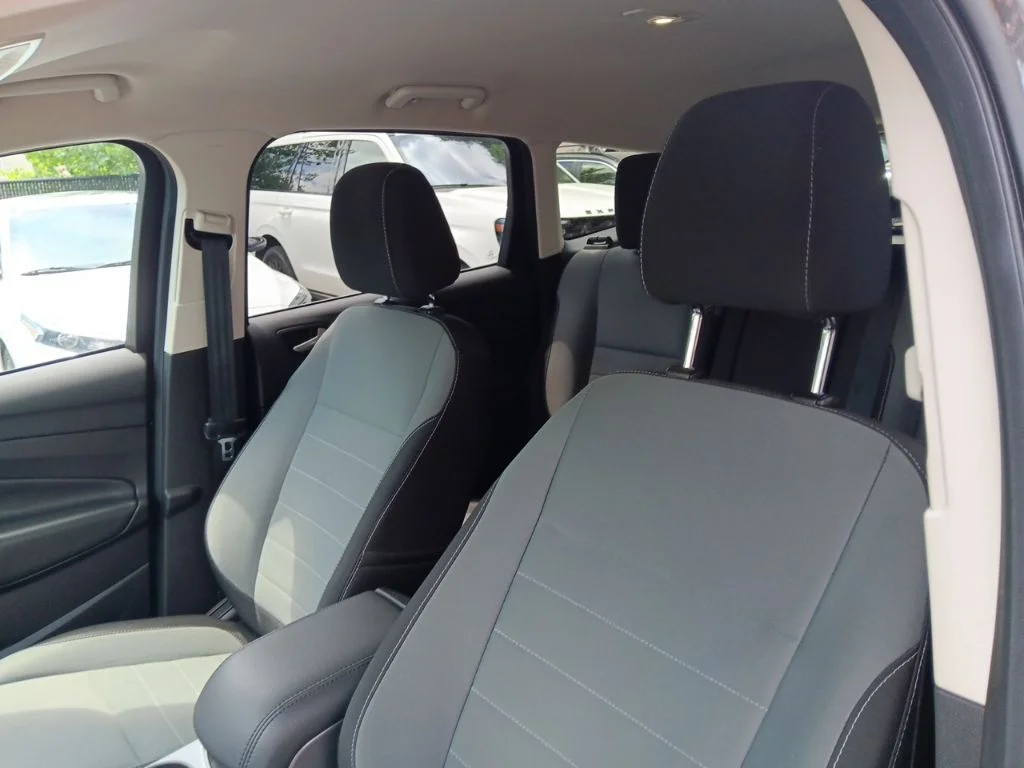 Used 2016 Magnetic Ford SE image 12