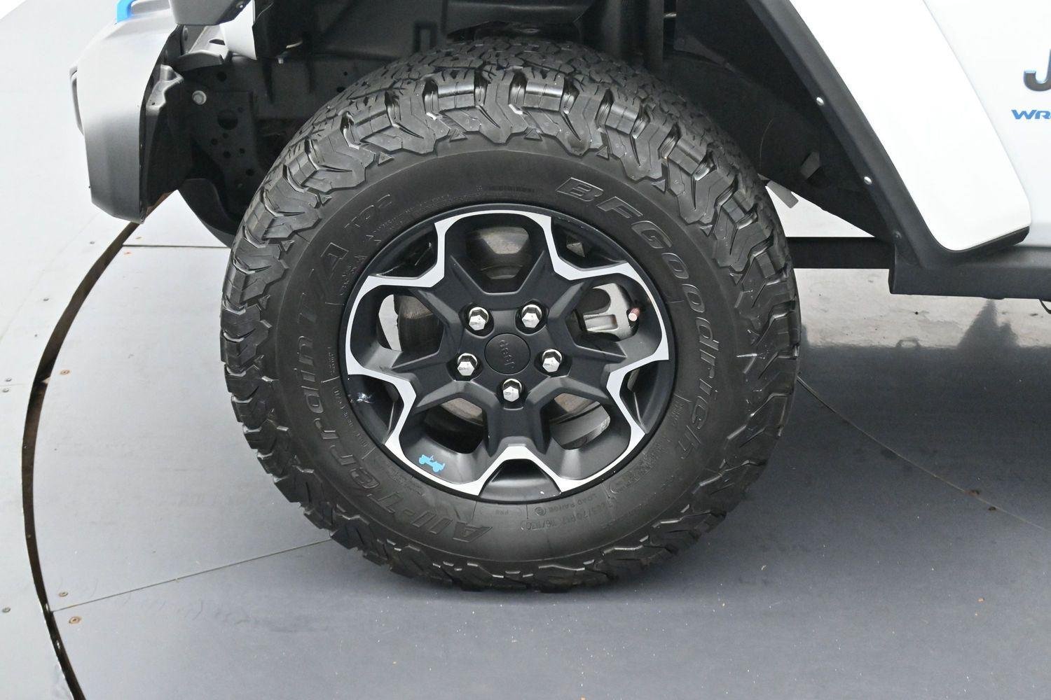 Used 2023 Bright White Clearcoat Jeep Rubicon image 38