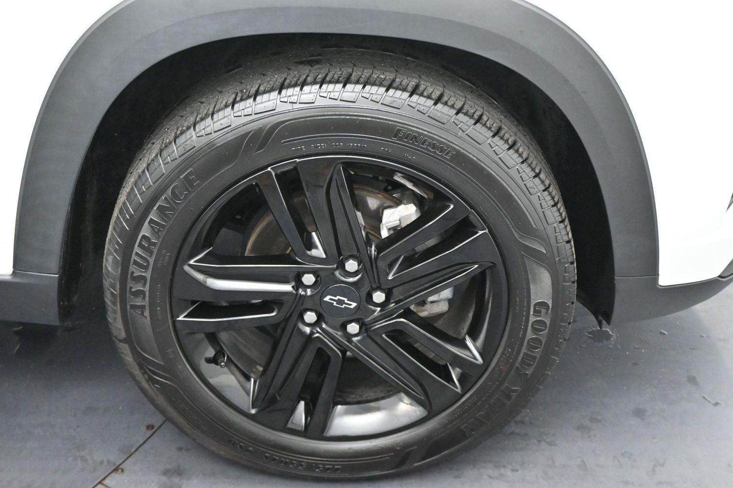 Used 2025 Summit White Chevrolet ACTIV image 30