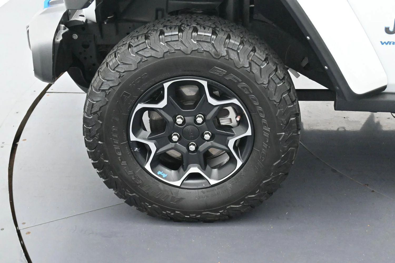 Used 2023 Bright White Clearcoat Jeep Rubicon image 38