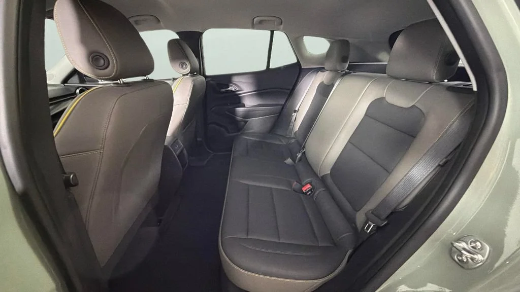 Used 2025 Cacti Green Chevrolet ACTIV image 27