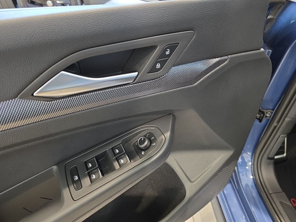 2025 Volkswagen Golf GTI SE - Photo 11