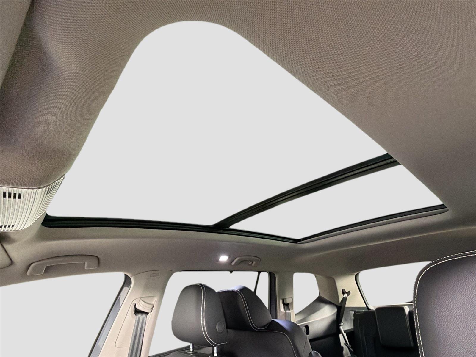 New 2026 Pure Gray Volkswagen 2.0T SEL image 22