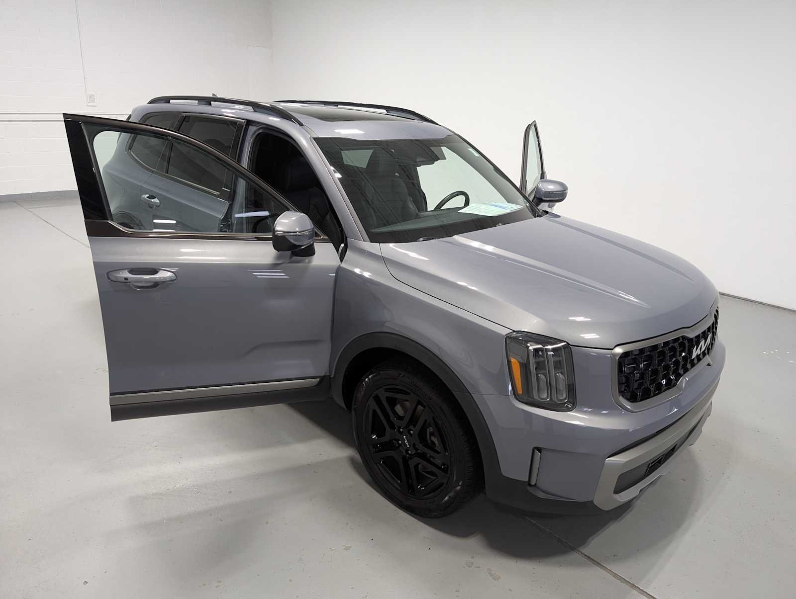 Used 2023 Everlasting Silver Kia EX X-Line image 16
