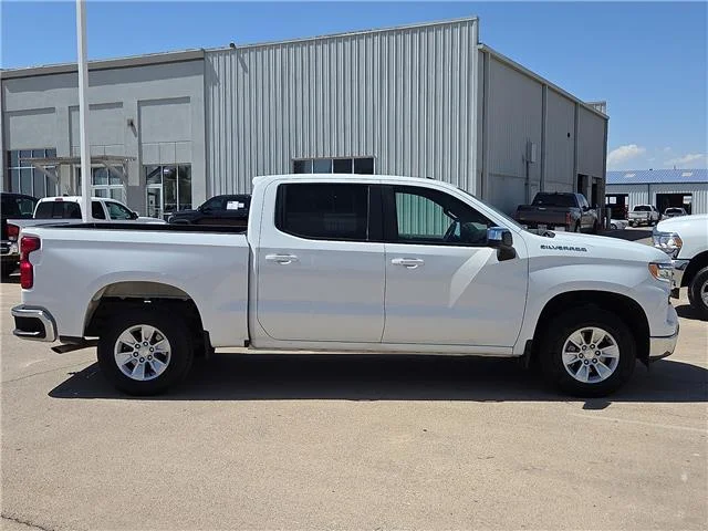 Used 2025 Summit White Chevrolet LT w/1LT 4x2 Crew Cab 5.75 ft. box 147.4 in. WB image 5