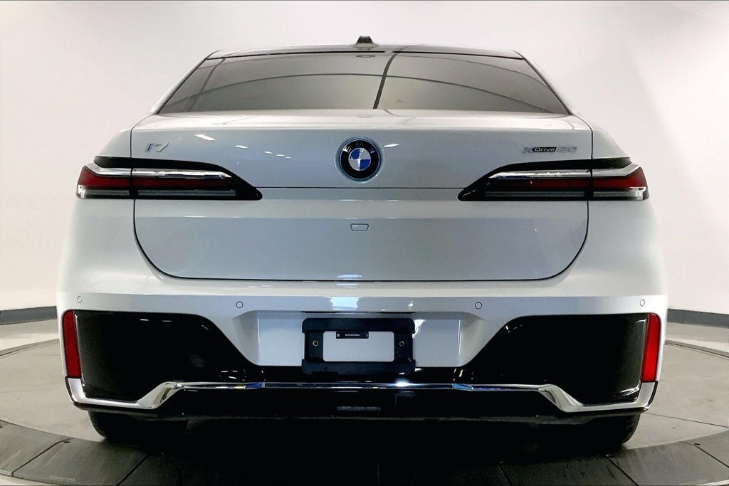 Certified Used 2023 Mineral White Metallic BMW  image 3