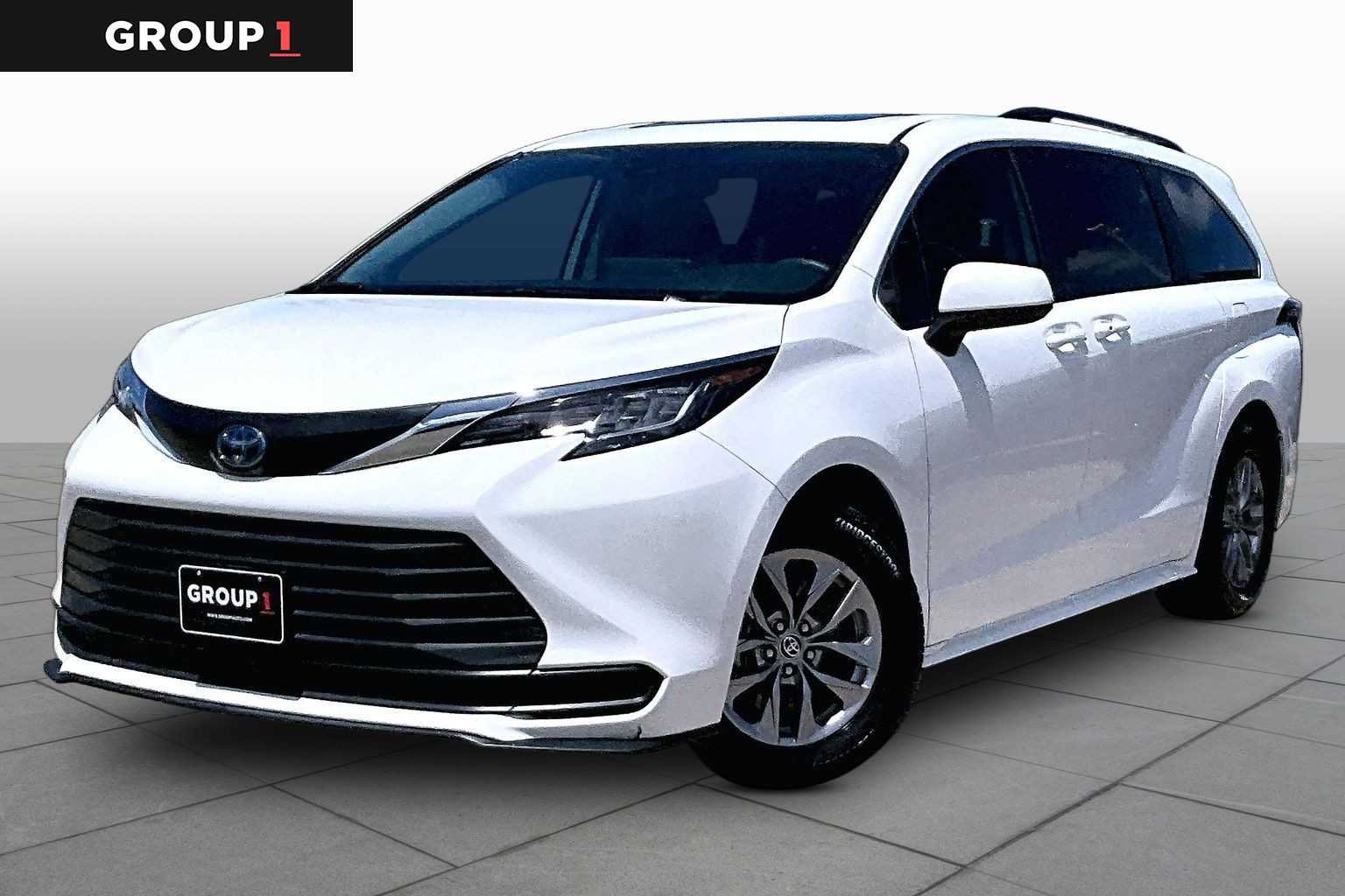 2022 Toyota Sienna LE