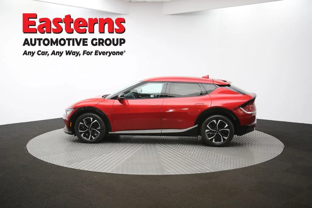 Used 2023 Red Kia Wind image 62
