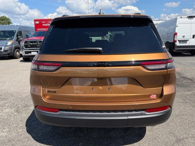 New 2027 Orange Jeep Limited image 4