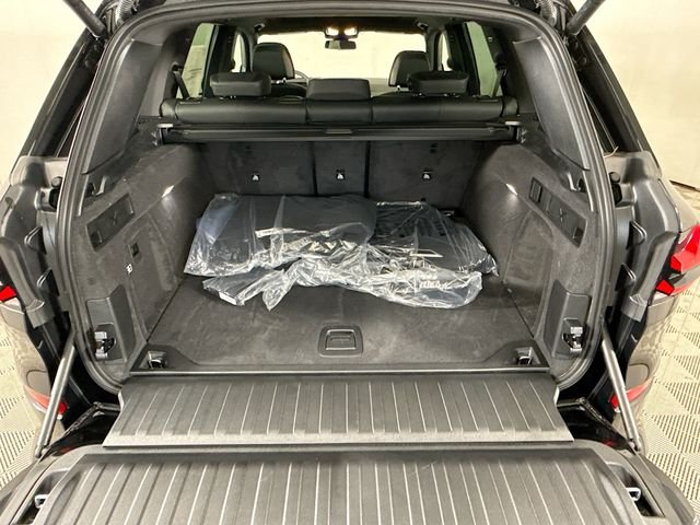 New 2026 Black Sapphire Metallic BMW xDrive40i image 27