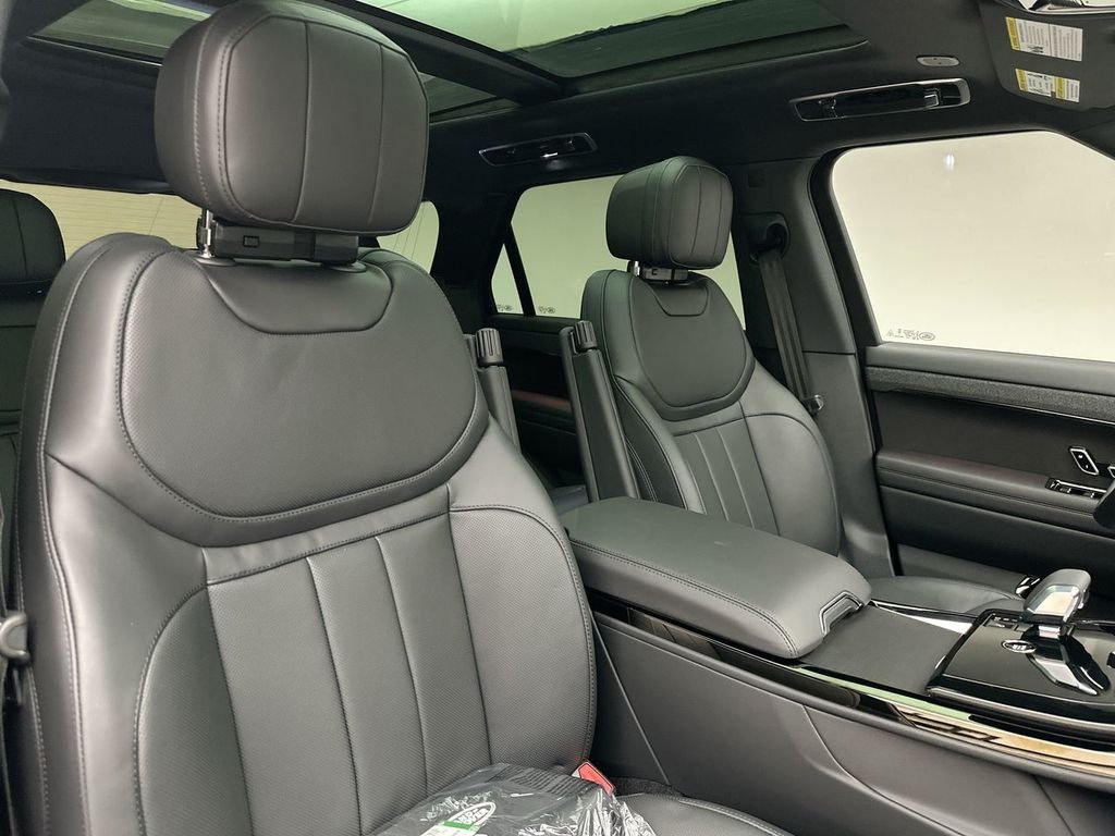 New 2026 Carpathian Gray Premium Metallic Land Rover Dynamic SE image 6