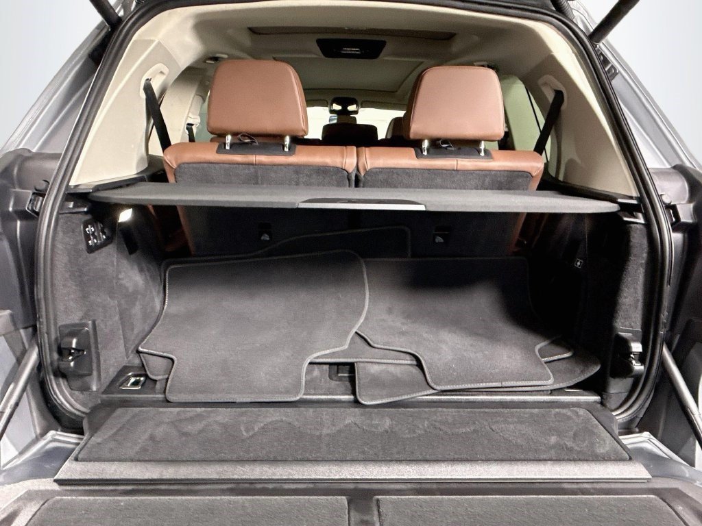 Used 2026 Skyscraper Gray Metallic BMW xDrive40i image 31