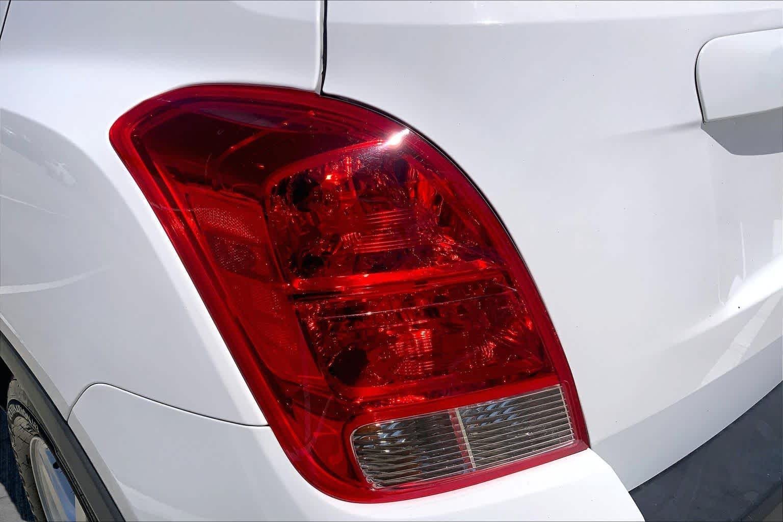 Used 2016 Summit White Chevrolet LT image 28