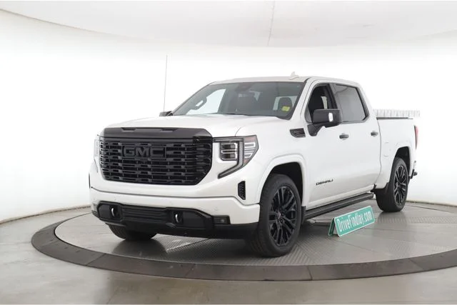 Used 2024 White GMC Denali image 10