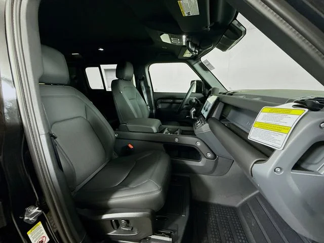 New 2026 Santorini Black Land Rover S image 29