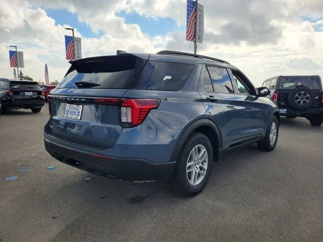 Used 2026 Vapor Blue Ford Active image 4
