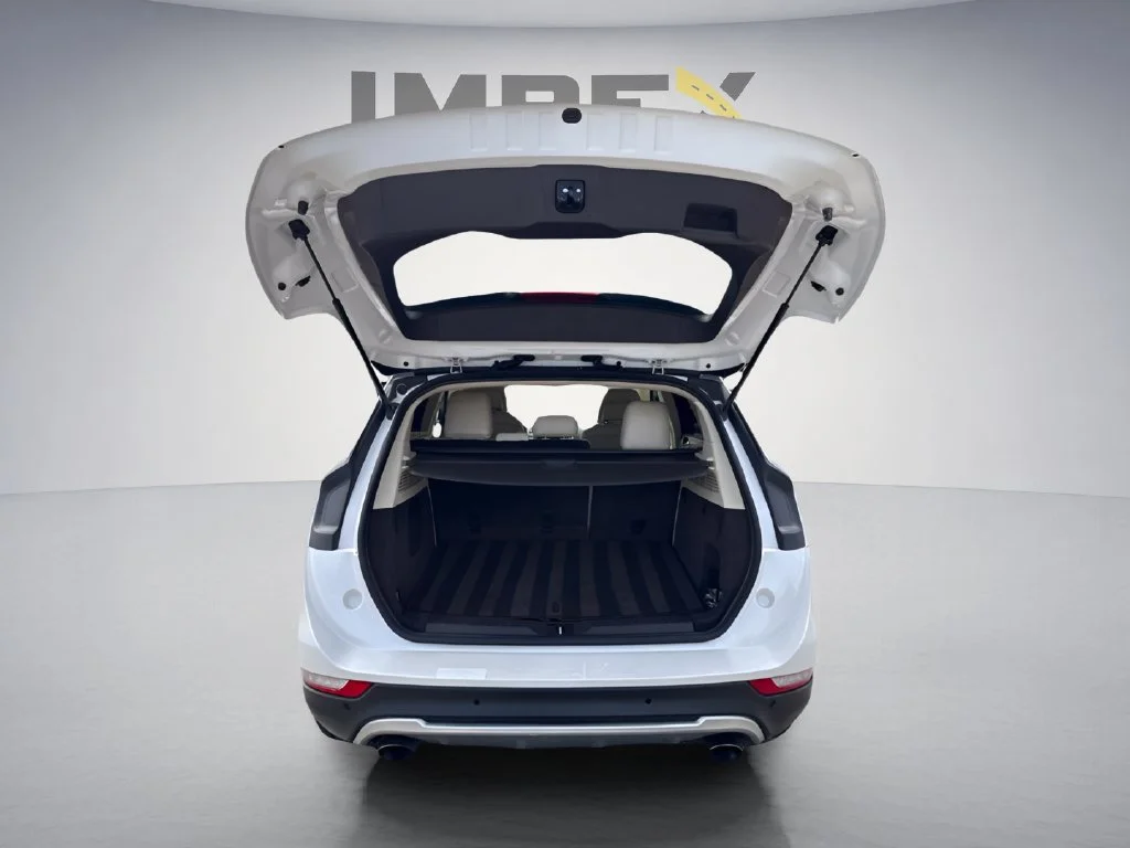 Used 2015 White Lincoln Base image 29