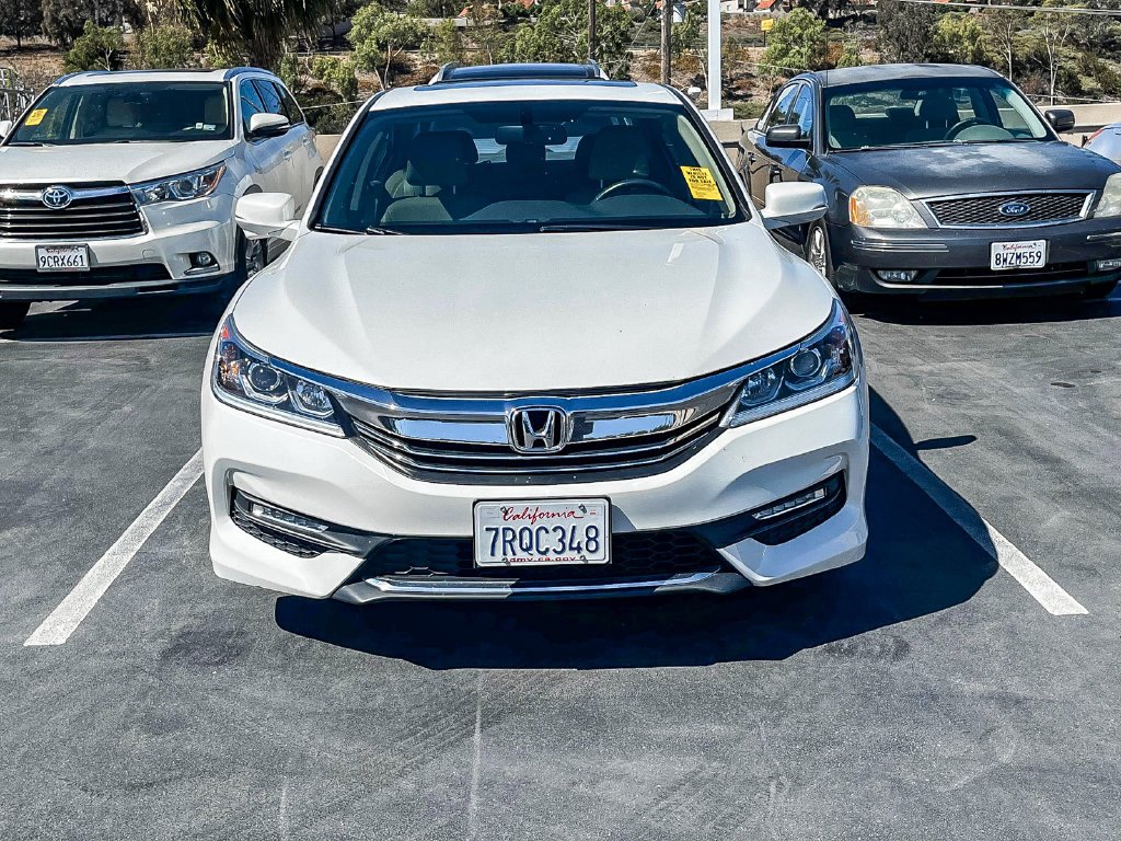 Used 2016 White Honda EX-L image 2