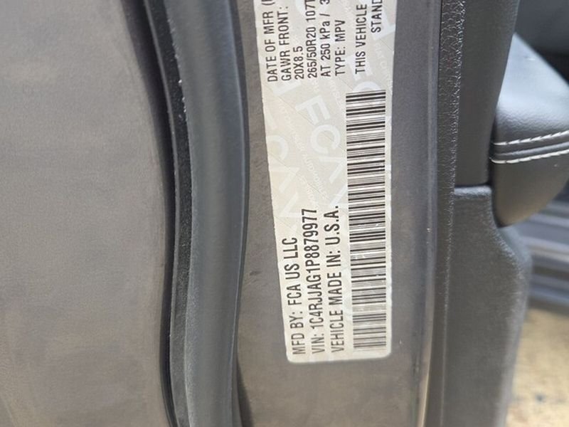 Used 2023 Metallic Jeep Altitude image 7