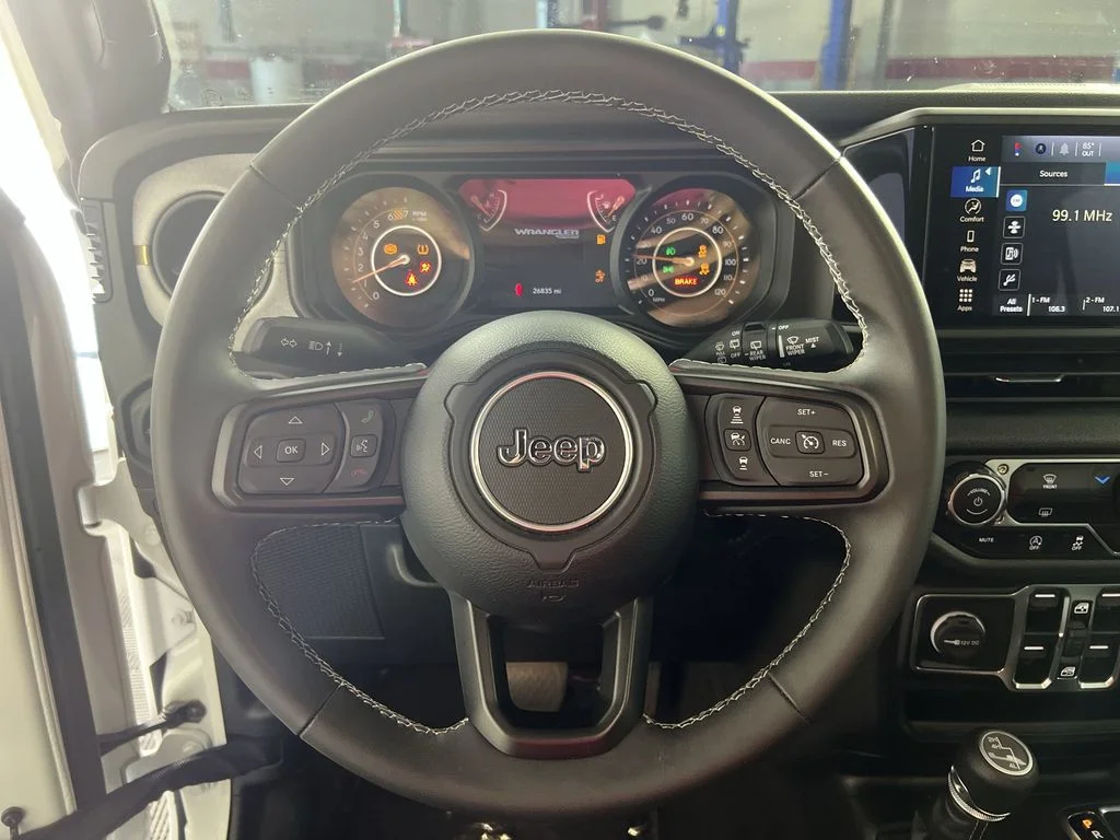 Used 2025 White Jeep Sport S image 11