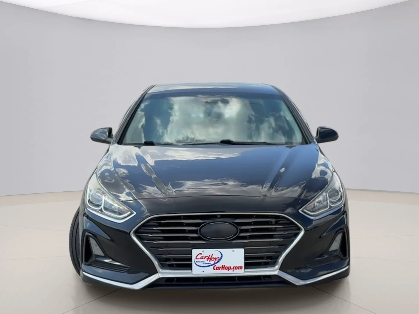Used 2018 Black Hyundai SE image 8