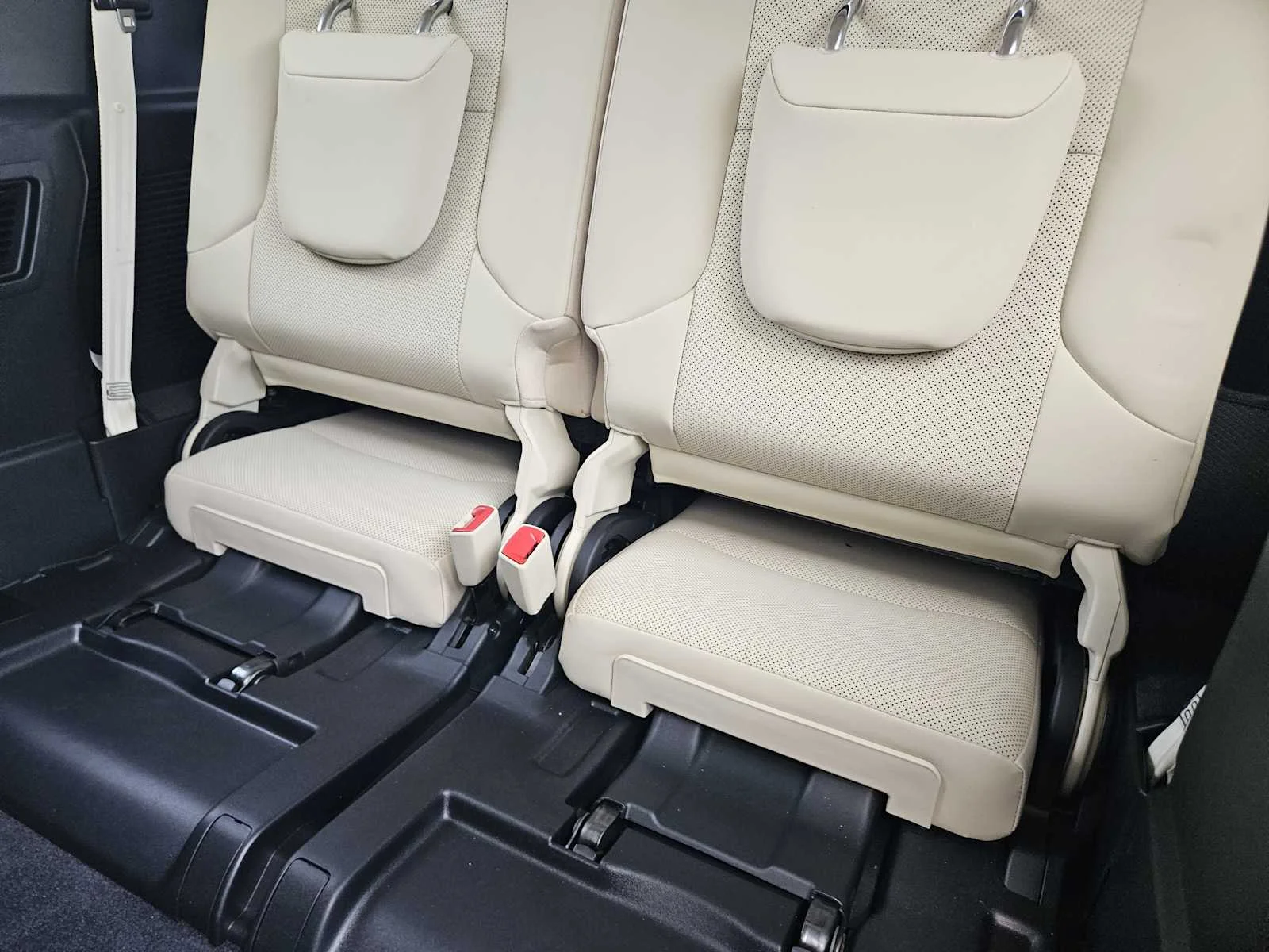 Certified Used 2023 ATOMIC SILVER Lexus Premium image 22