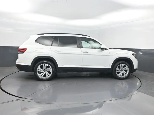 Used 2022 White Volkswagen 3.6L V6 SE w/Technology image 32