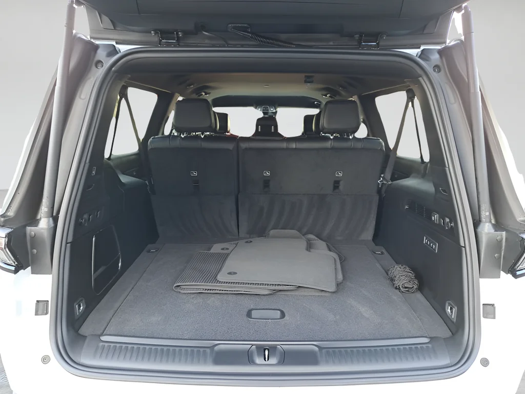 New 2026 Bright White Clear-Coat Exterior Paint Jeep Limited Altitude image 21