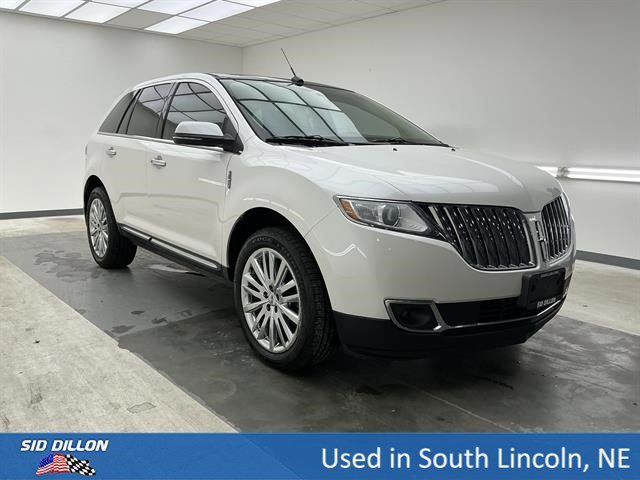 Used 2013 White Platinum Metallic Tri-Coat Lincoln AWD 4DR SUV image 3