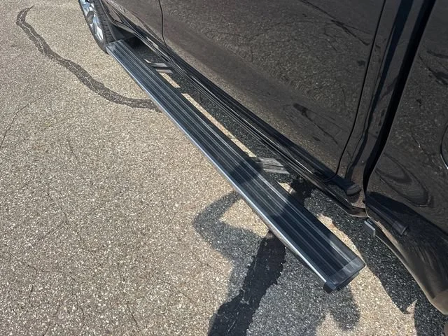 Used 2023 Onyx Black GMC Denali image 11