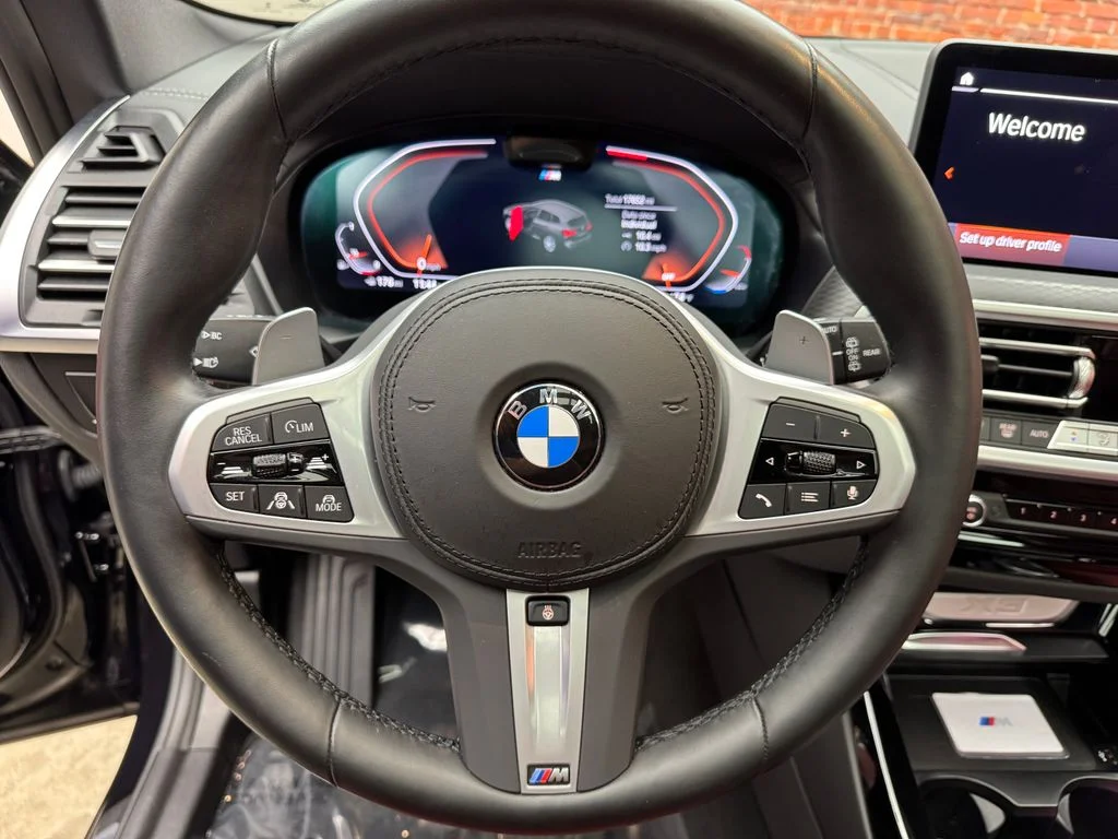 Used 2024 Black BMW xDrive30i image 14