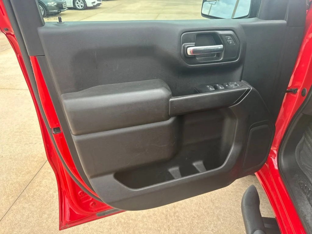 Used 2022 Red Chevrolet Custom image 6