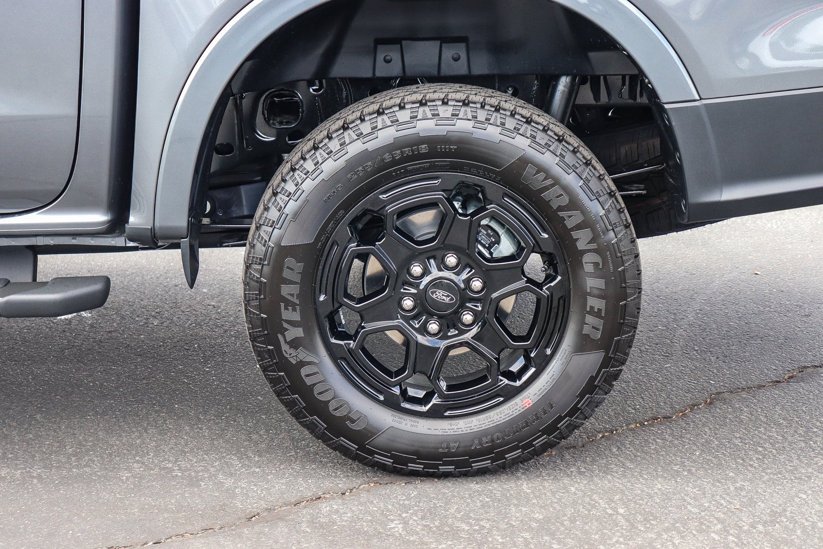 New 2026 Carbonized Gray Metallic Ford XLT image 9