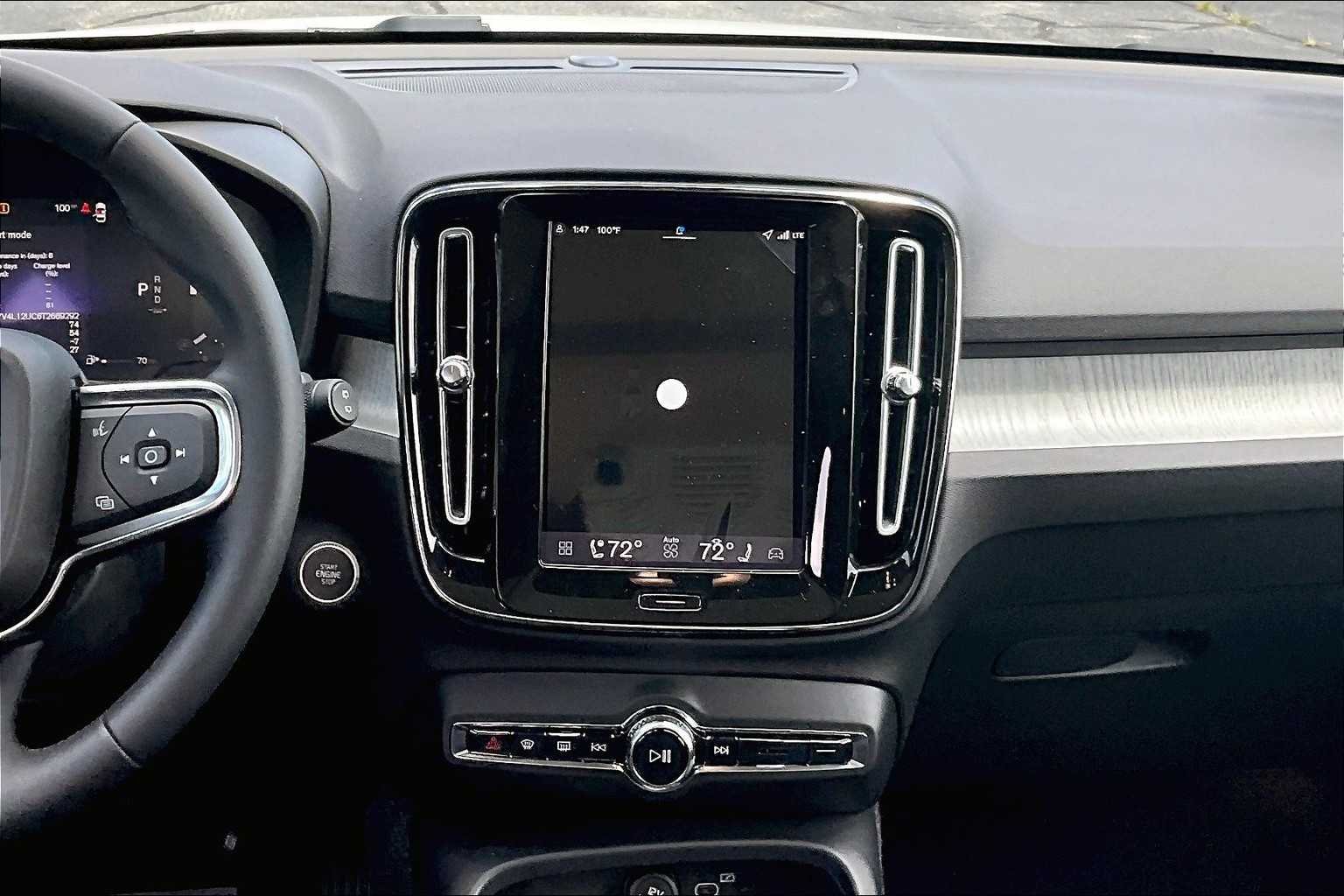 2026 Volvo XC40 Plus - Photo 8