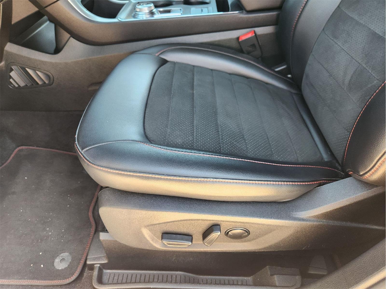 2022 Ford Edge photo 23 of 33