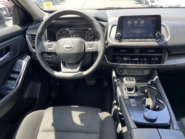 2025 Nissan Rogue SV - Photo 13