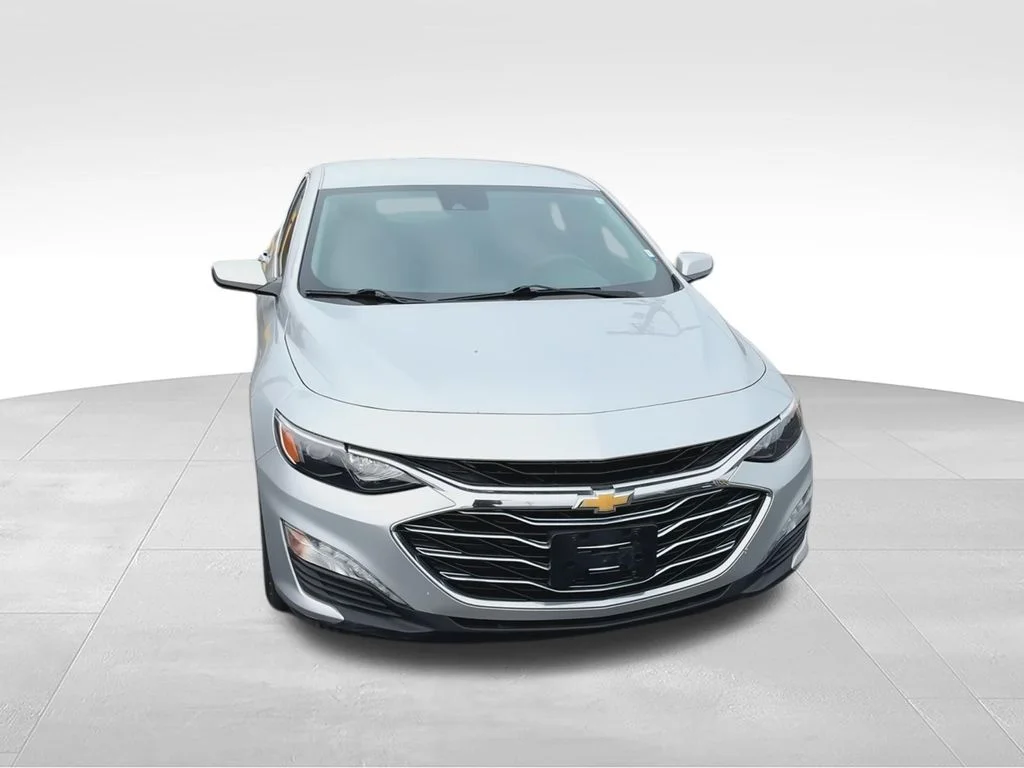 Used 2021 Silver Chevrolet LT image 3