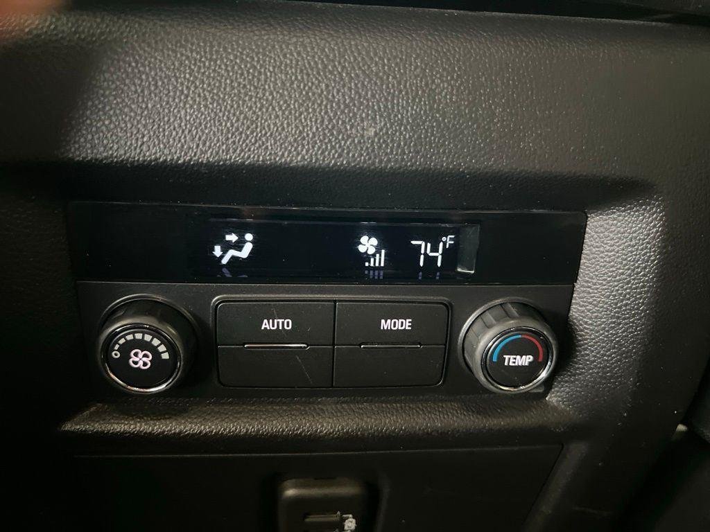 Used 2023 Silver Sage Chevrolet LT image 21