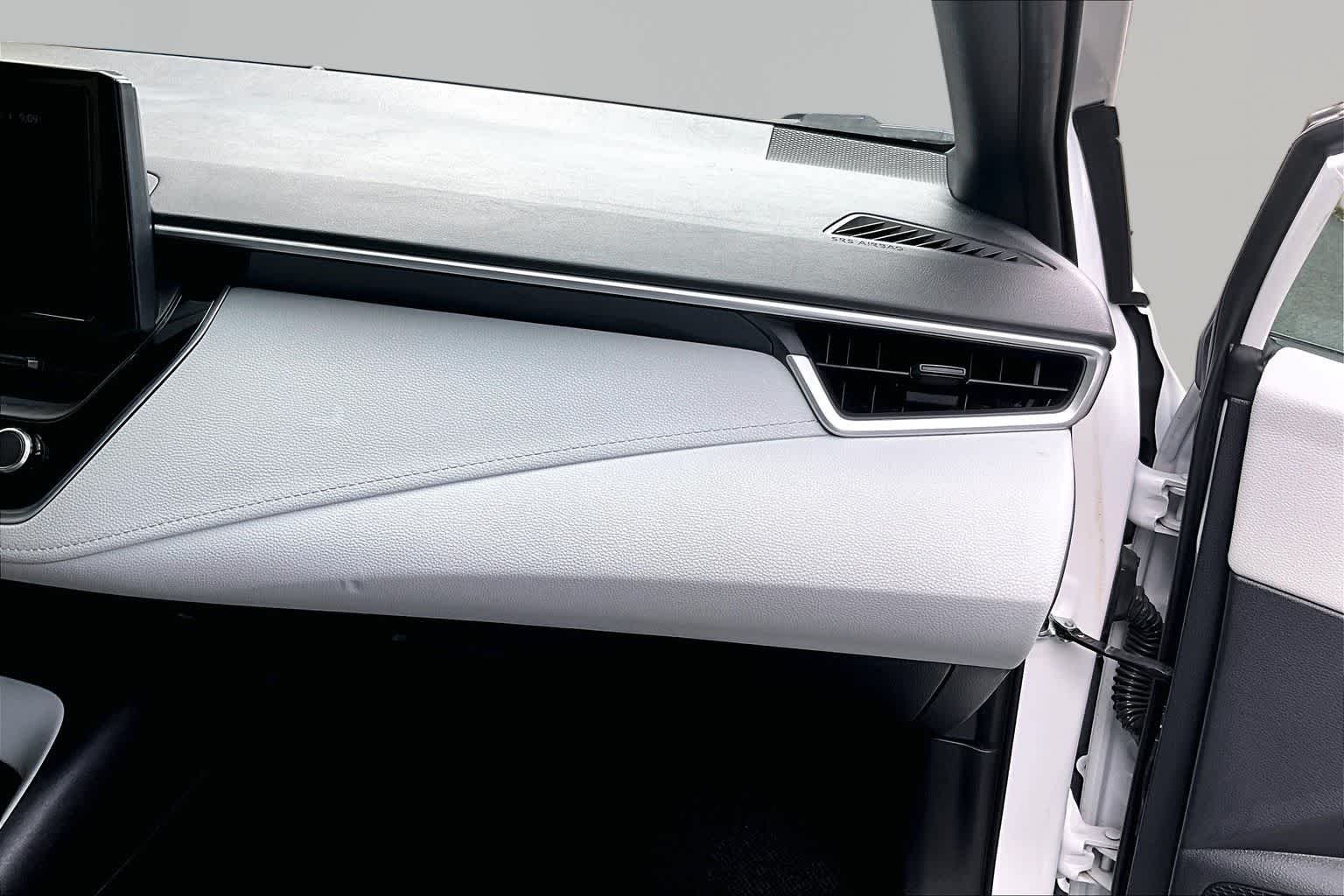 Used 2024 Ice Cap Toyota SE image 18