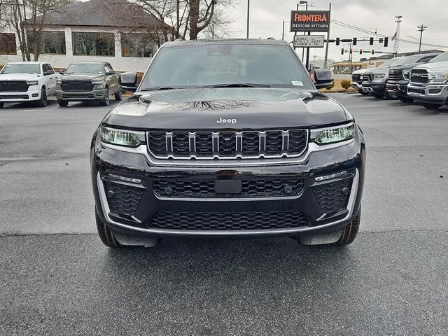 New 2026 Diamond Black Crystal Pearl-Coat Exterior Paint Jeep Limited image 2