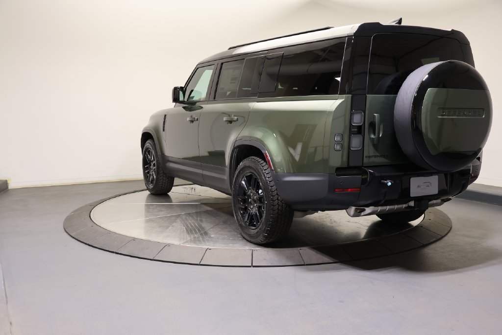 Used 2026 Woolstone Green Metallic Land Rover S image 3