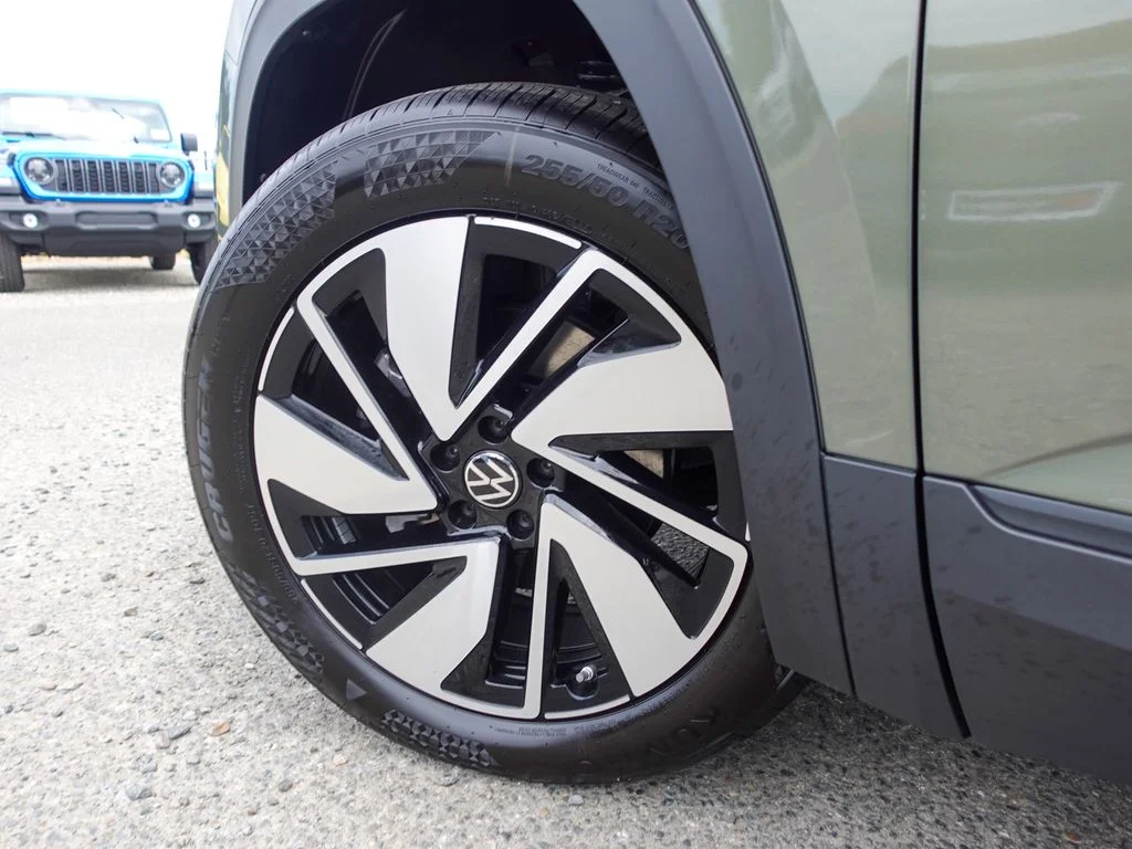 New 2026  Volkswagen SE w/Technology image 10