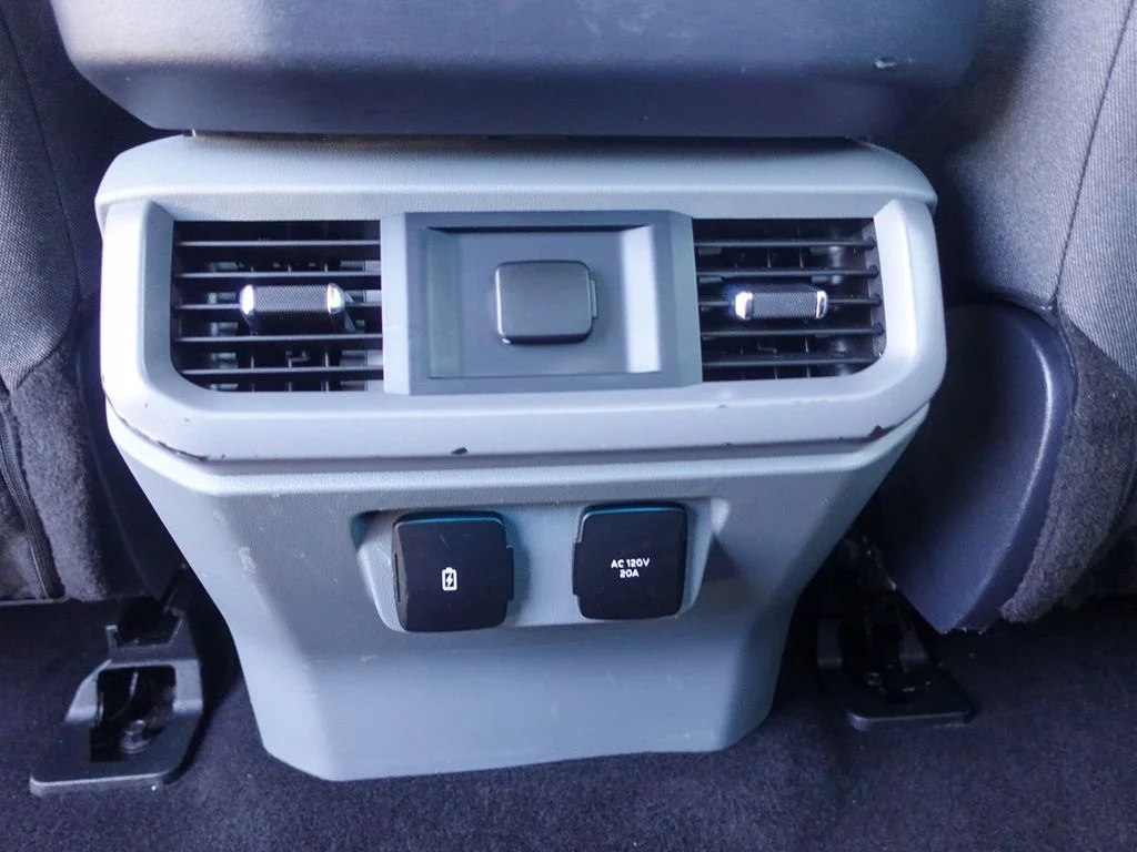 Used 2024 Agate Black Metallic Ford XLT image 26